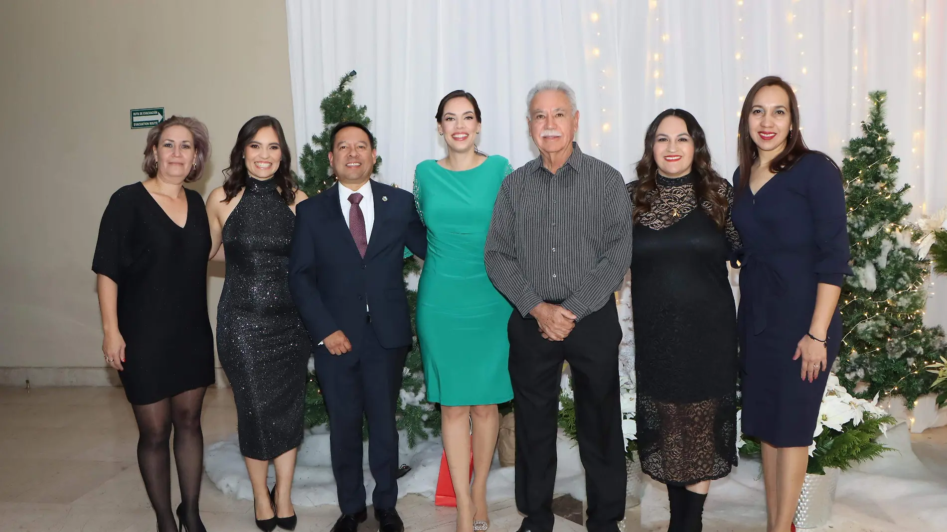 PRINCIPAL  Erika Rodriguez,Ignacio Rodriguez,Viviana Berruteran,Cristina Cabrera,Armando Cabrera,Cynthia Parra y Victoria Herrera (2)